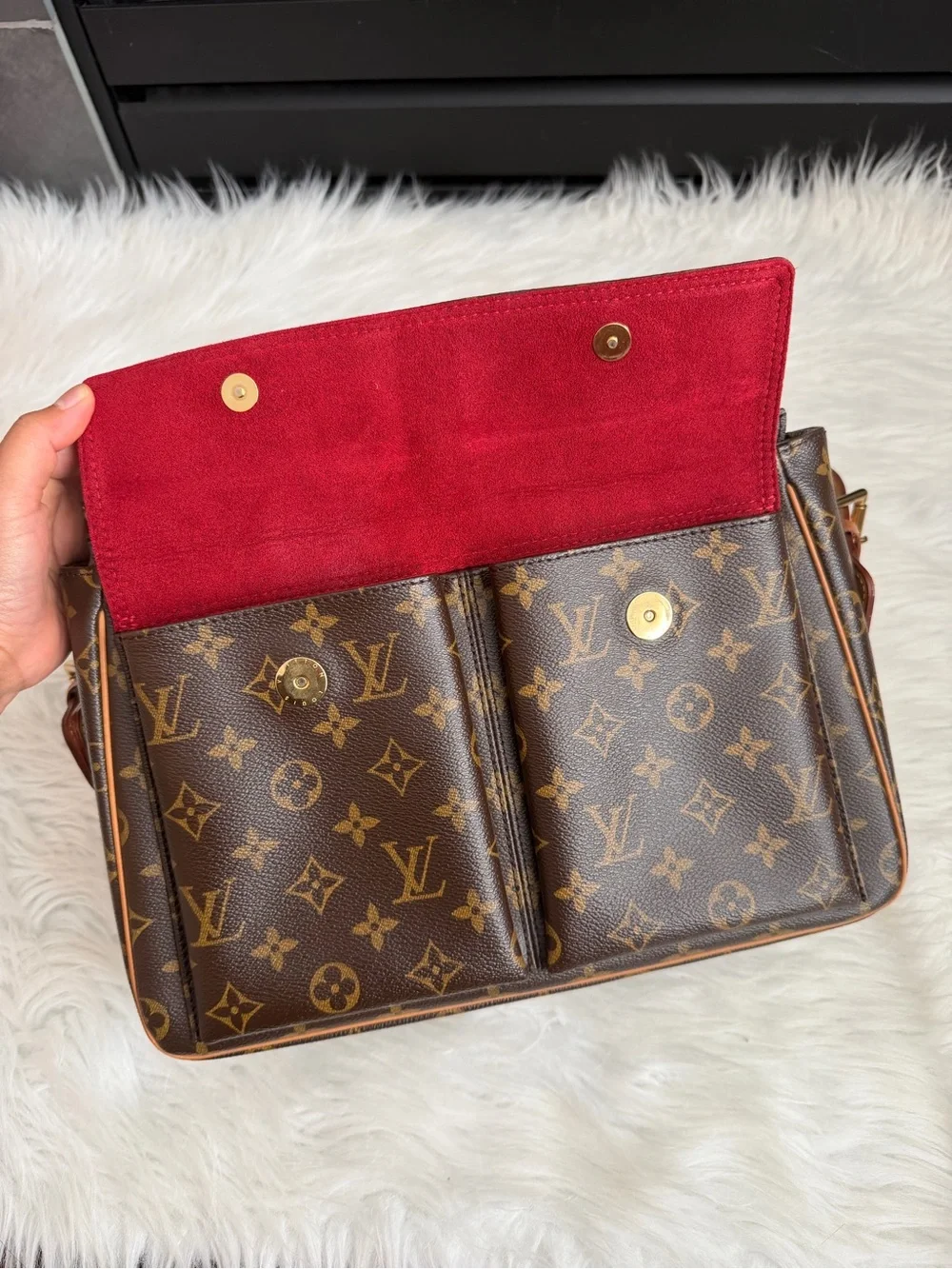 Louis Vuitton Viva cite GM Monogram Canvas Shoulder Bag .